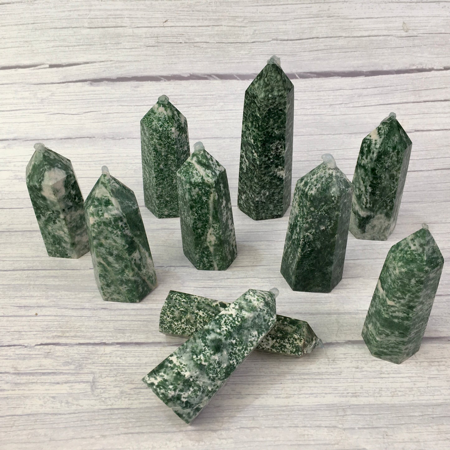 Wholesale natural crystal Qinghai jade tower for decoraiotion 1kg