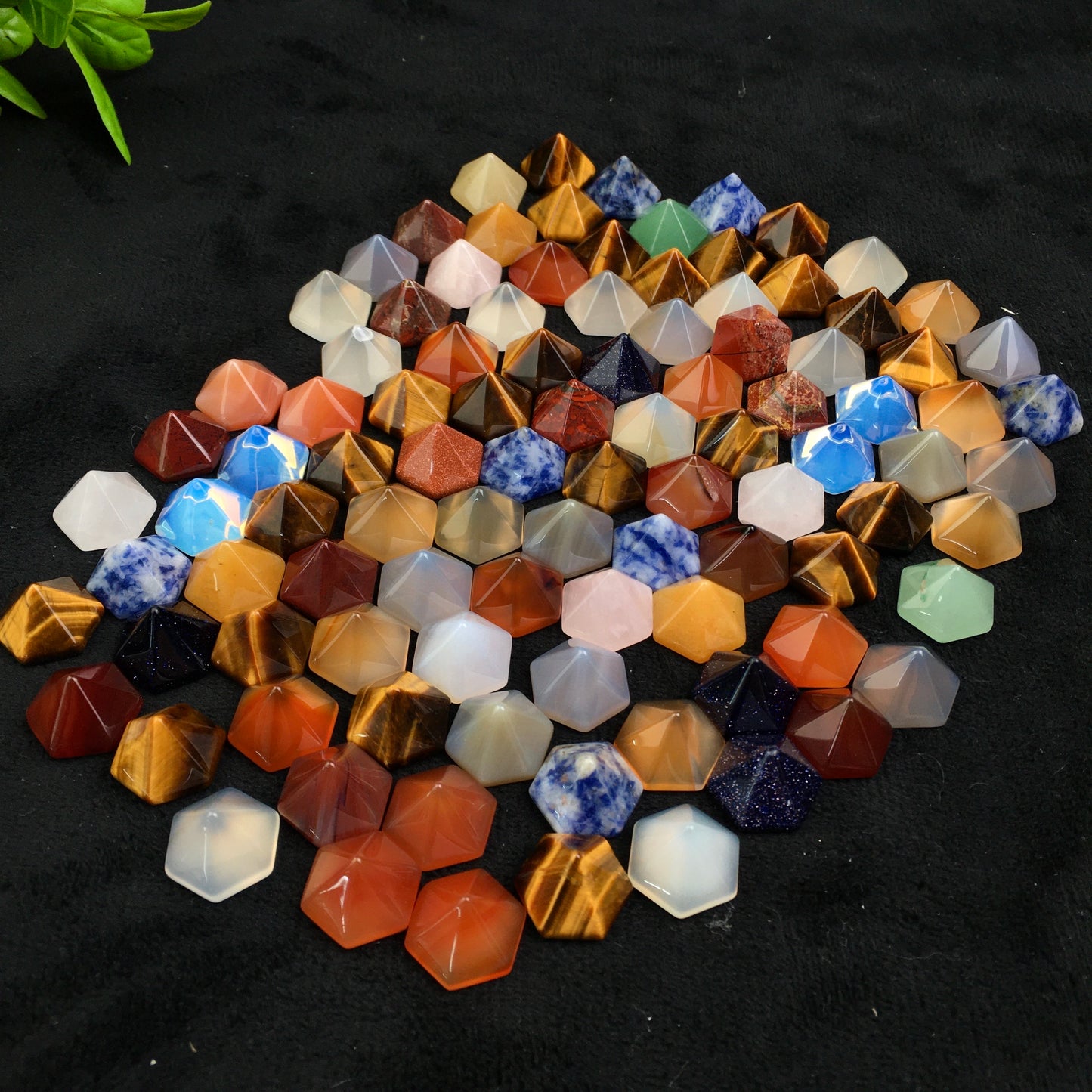 Wholesale mix Irregular stone pendants beads Natural Crystal quartz red agate green aventurine rose quartz kiwi blue spot red jasper black obsidian ocean jasper stone charms Healing Crystal gemstone charms for decoraiotion