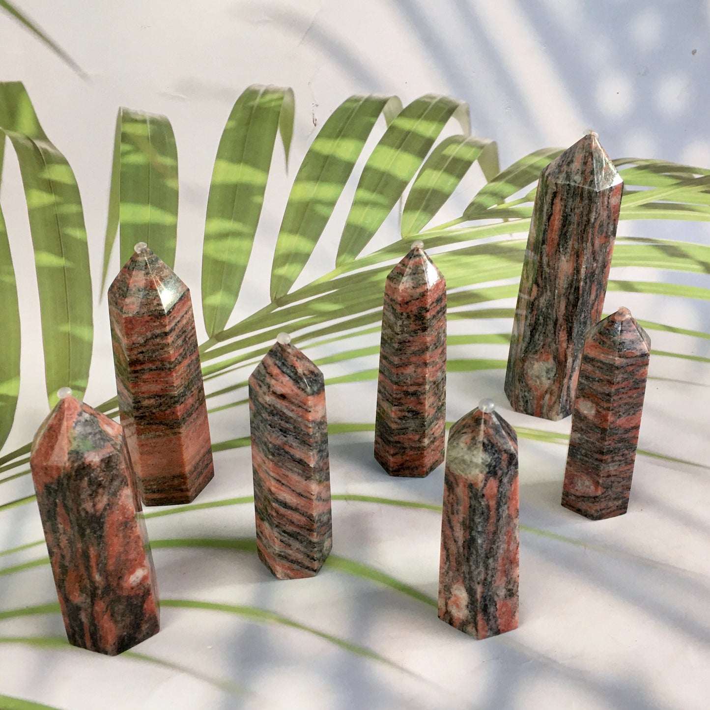 Wholesale high quality reiki natural crystal Red seasame tower for decoraiotion 1kg