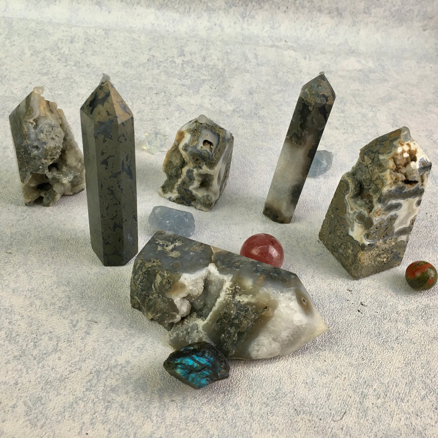 Wholesale natural Pyrite agate tower for decoraiotion 1kg