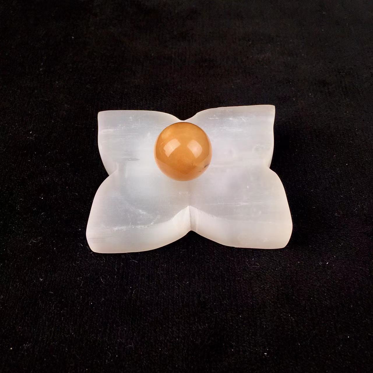Wholesale high quality reiki natural crystal selenite petal bowl for decoraiotion