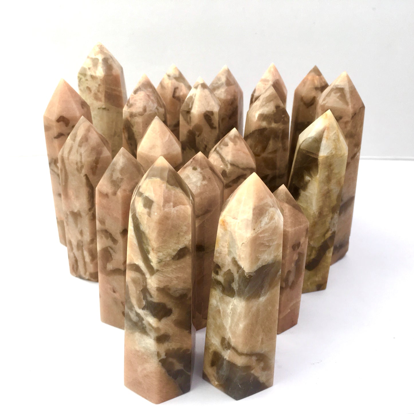 Wholesale Natural Crystal Moonstone calcite tower for decoraiotion 1kg