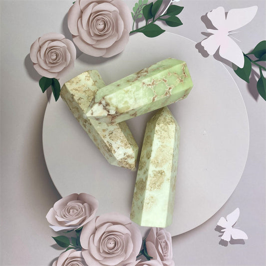 Wholesale natural healing  Xiu yu jade tower for decoration 1kg