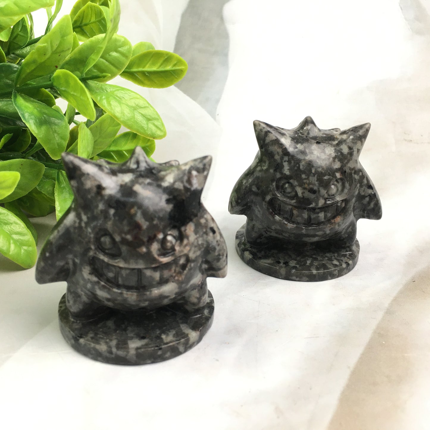 Wholesale high quality reiki natural crystal carving  yooperlite gengar for decoraiotion