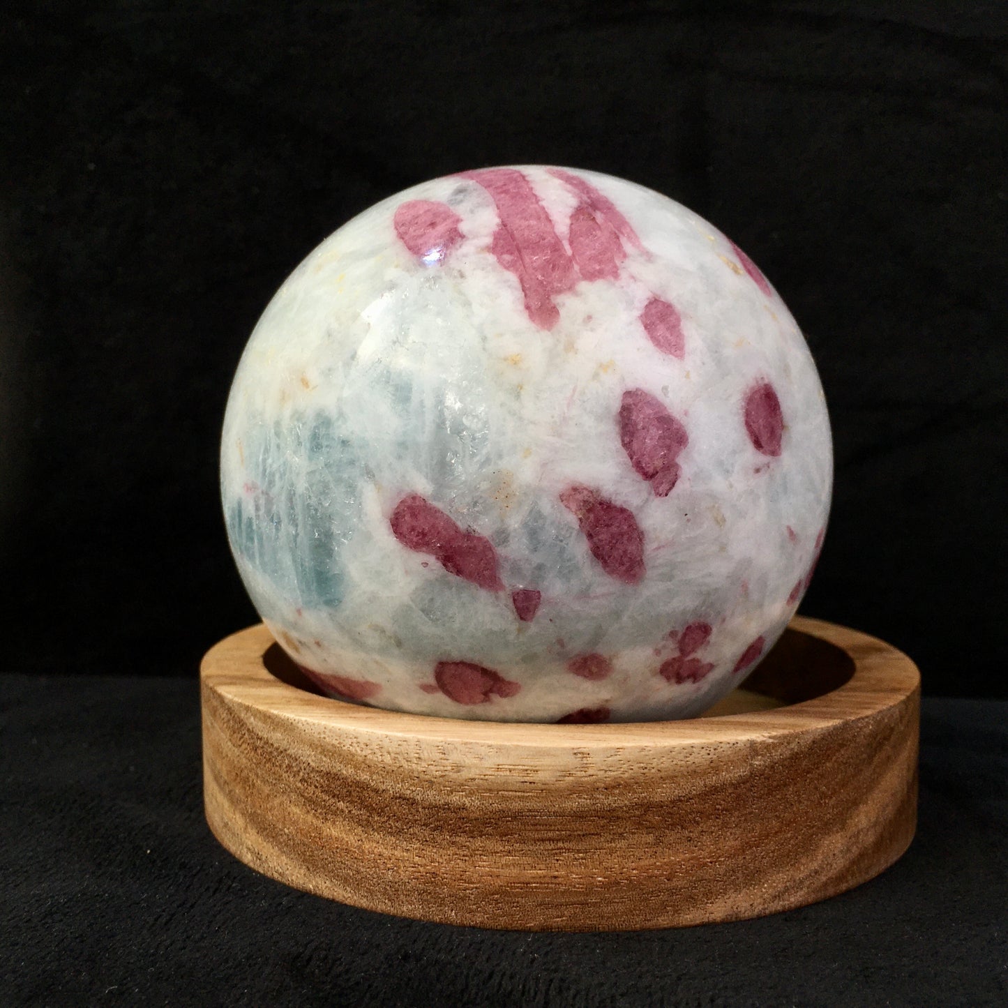 Wholesale natural rock quartz plum blossom tourmaline crystal healing ball beautiful pink tourmaline decorative crystal sphere 1kg