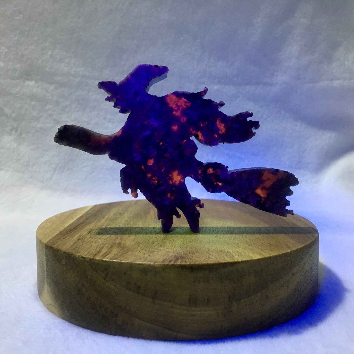 Wholesale Hand Carved Crystal Black Obsidian and yooperlite Wizard and  witch With Broom Crystal Crafts For Halloween Decoration