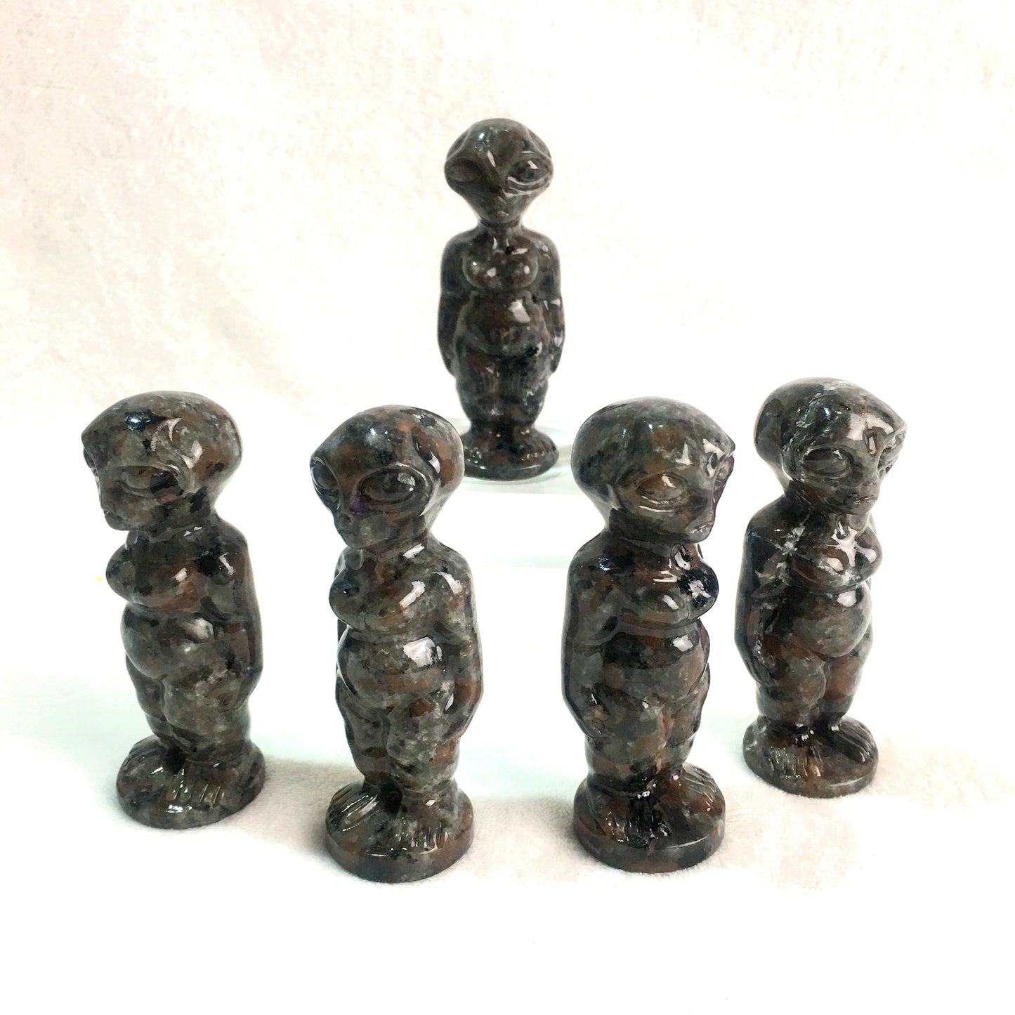 Hand Carved Crystal yooperlite alien Crystal Crafts For Halloween Decoration