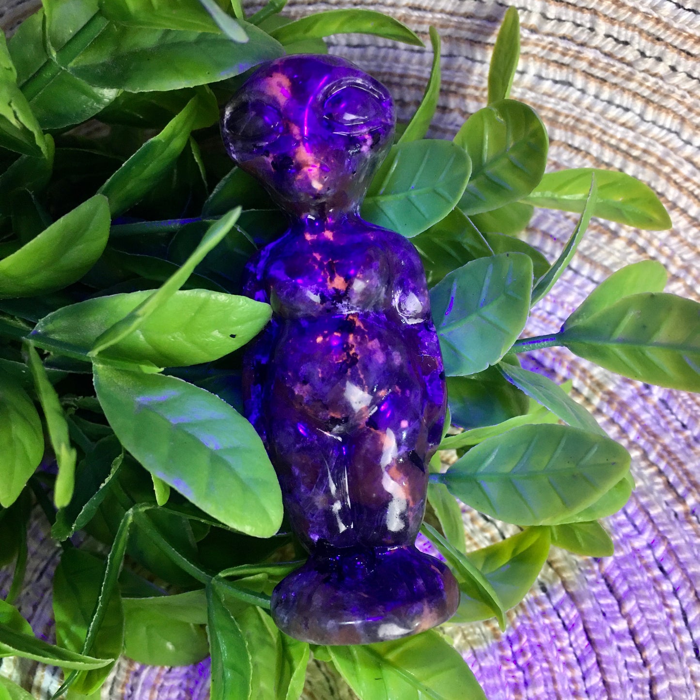 Hand Carved Crystal yooperlite alien Crystal Crafts For Halloween Decoration
