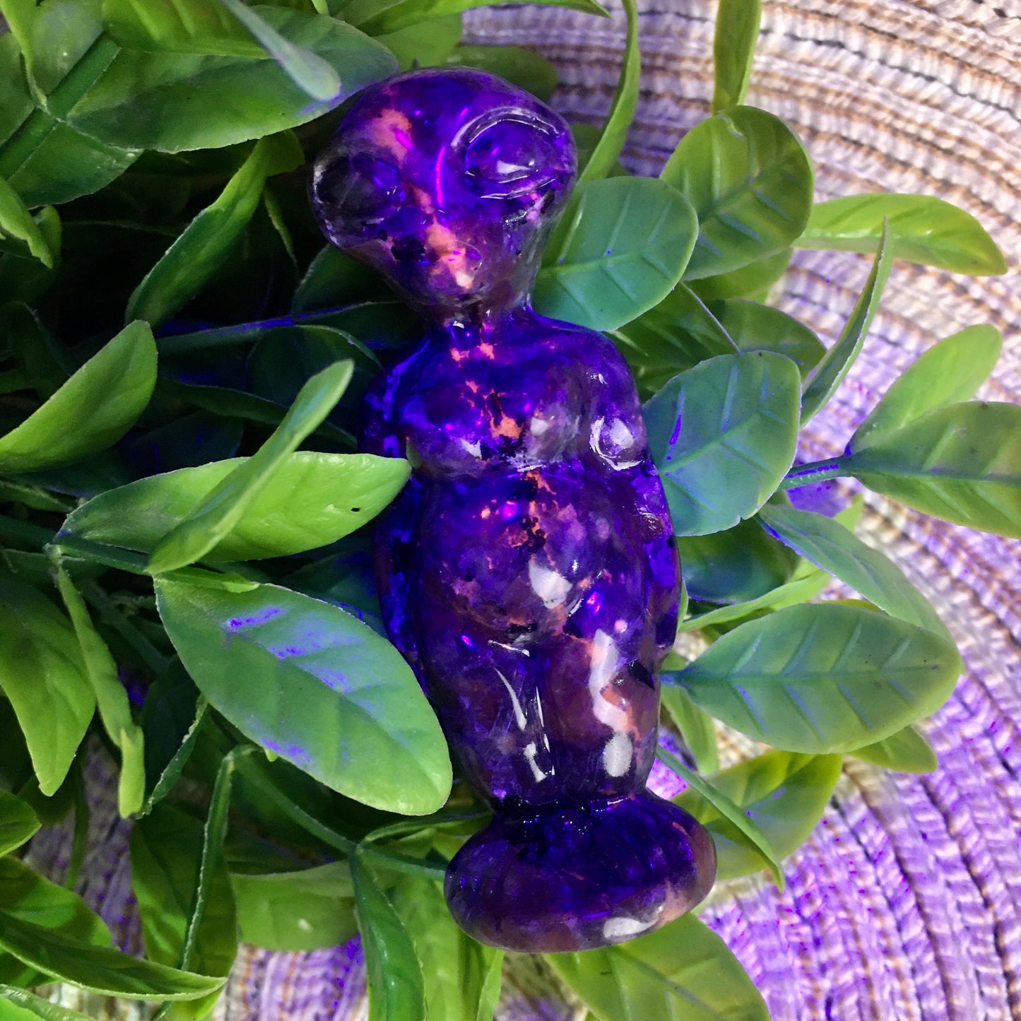Hand Carved Crystal yooperlite alien Crystal Crafts For Halloween Decoration