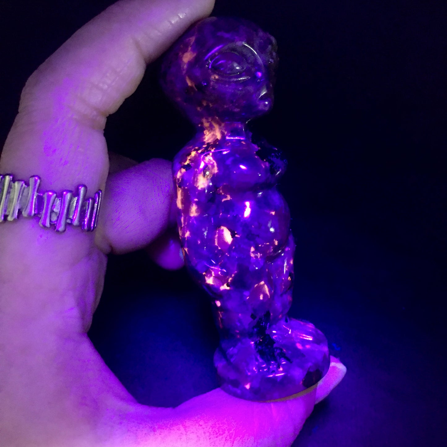 Hand Carved Crystal yooperlite alien Crystal Crafts For Halloween Decoration