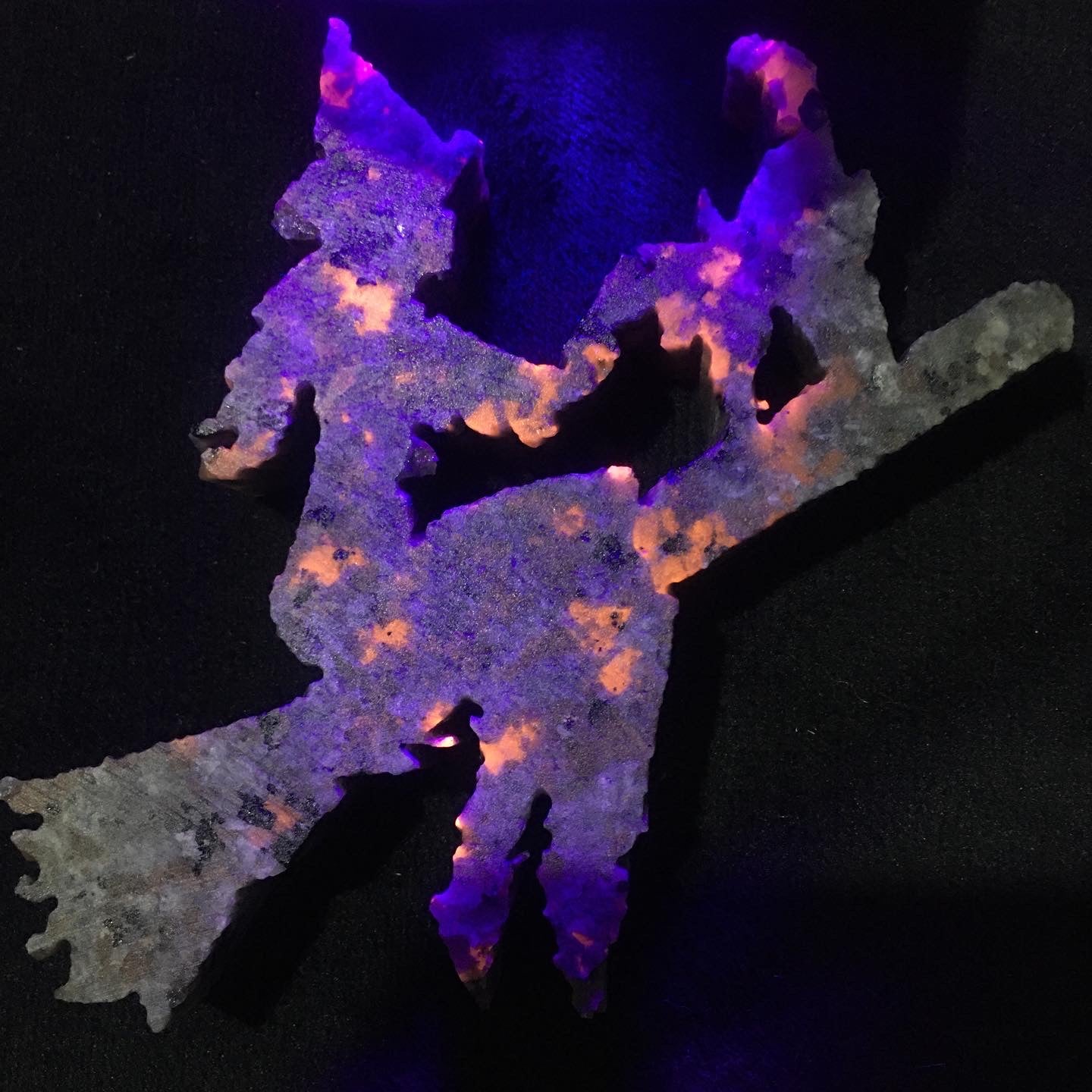 Wholesale Hand Carved Crystal Black Obsidian and yooperlite Wizard and  witch With Broom Crystal Crafts For Halloween Decoration