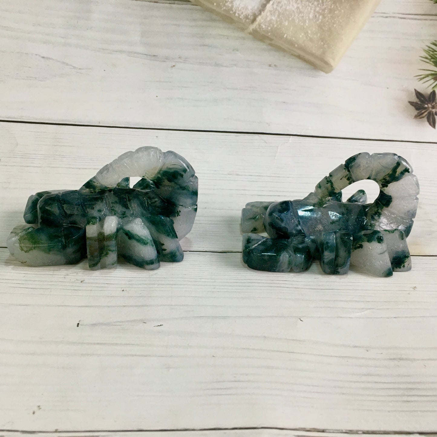 Wholesale High Quality Natural Moss Agate Crystal Carving Animal scorpion for decoraiotion