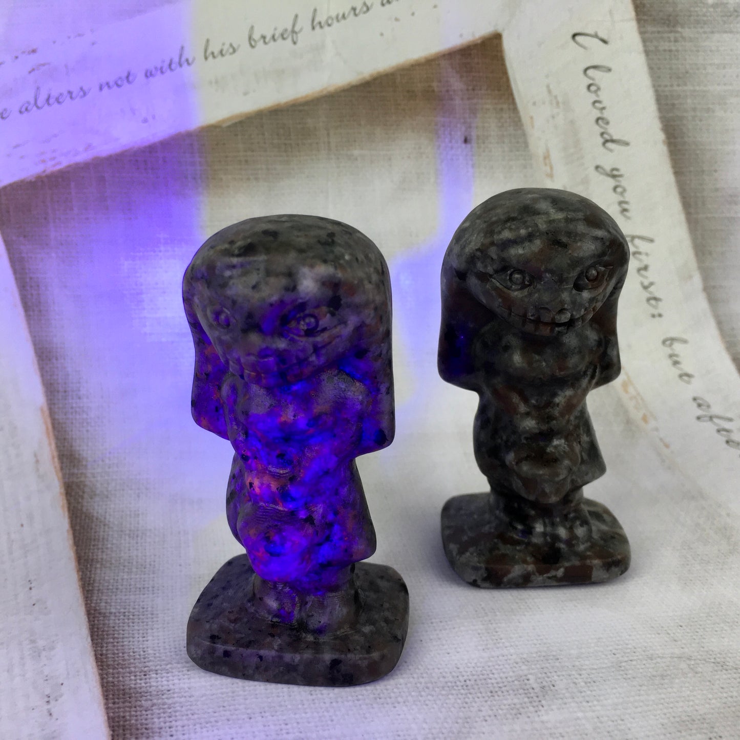 Wholesale Natural Crystal Gemstones Hand-Carved Yooperlite Crystal  Halloween Carving for Halloween Gifts