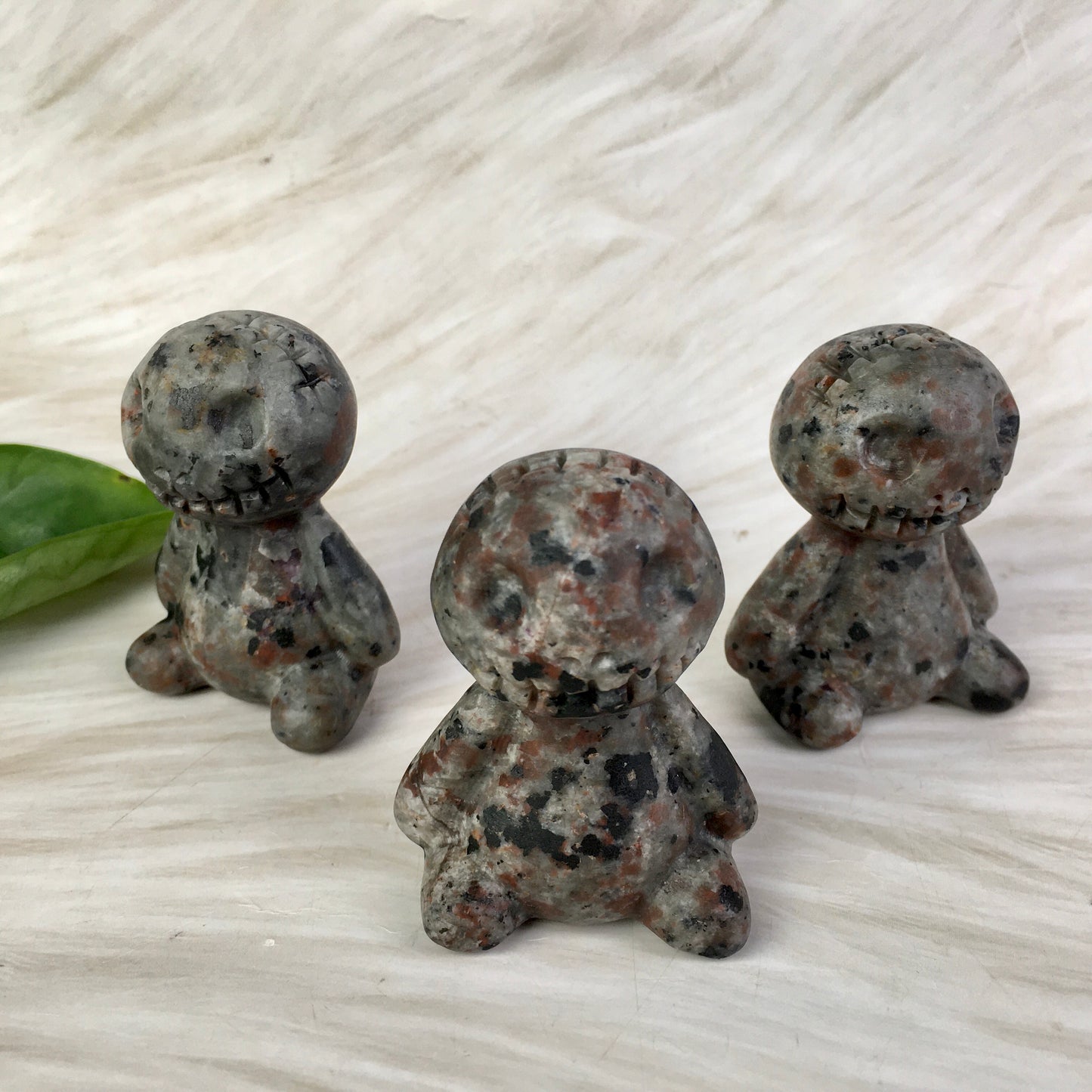 Wholesale Natural Crystal Gemstones Hand-Carved Yooperlite Crystal  Halloween Carving for Halloween Gifts