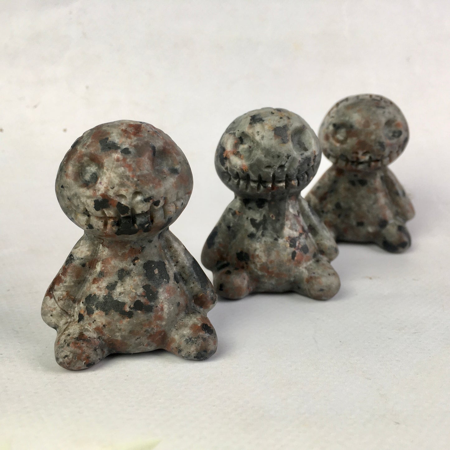 Wholesale Natural Crystal Gemstones Hand-Carved Yooperlite Crystal  Halloween Carving for Halloween Gifts