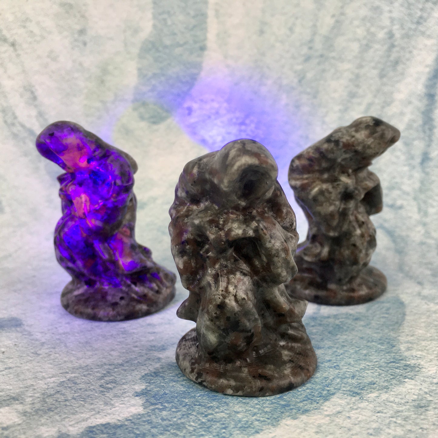 Wholesale Natural Crystal Gemstones Hand-Carved Yooperlite Crystal  Halloween Carving for Halloween Gifts
