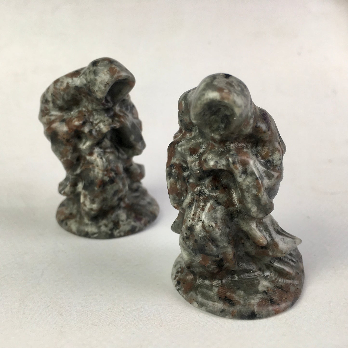 Wholesale Natural Crystal Gemstones Hand-Carved Yooperlite Crystal  Halloween Carving for Halloween Gifts
