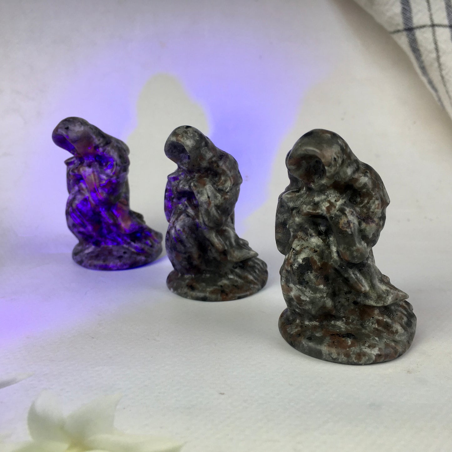 Wholesale Natural Crystal Gemstones Hand-Carved Yooperlite Crystal  Halloween Carving for Halloween Gifts