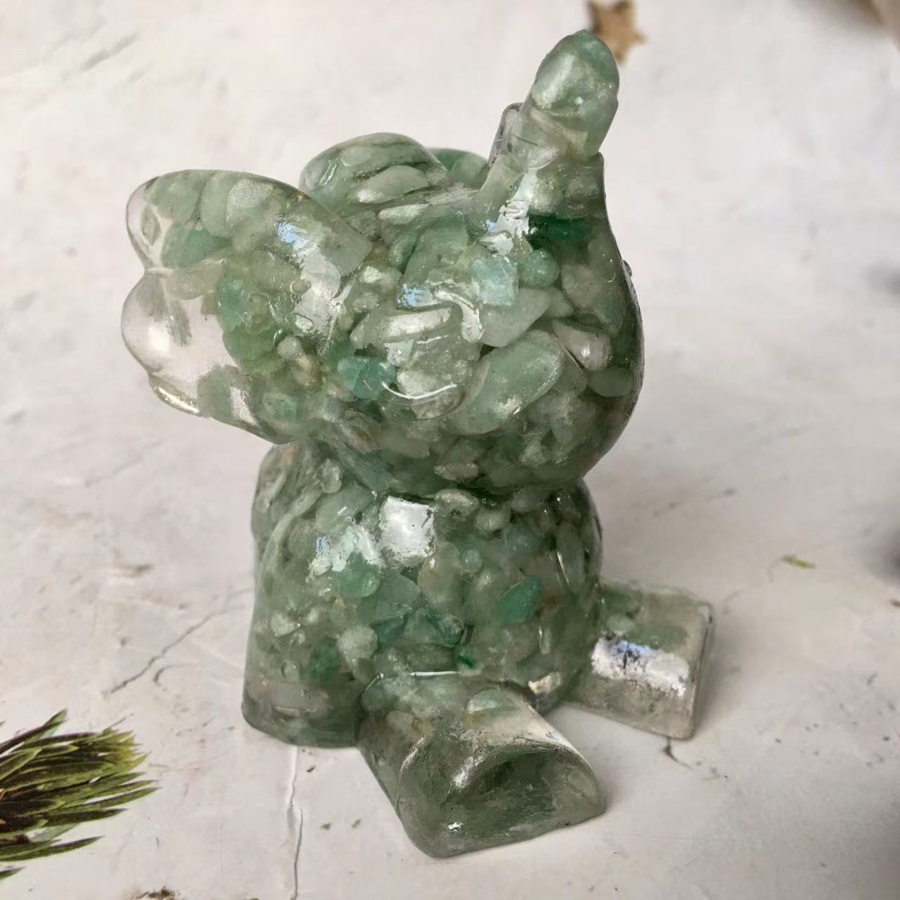 Natural Crystal Chips Resin Crystal Bear/ Elephant/Lion head /Dog Carvings Healing Stone Chips for Sale