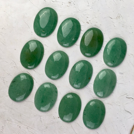 Wholesale high quality reiki natural crystal green aventurine ellipse pendant Love stone  for decoraiotion