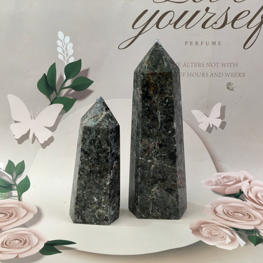 Wholesale natural crystal  yooperlite tower for decoration 1kg