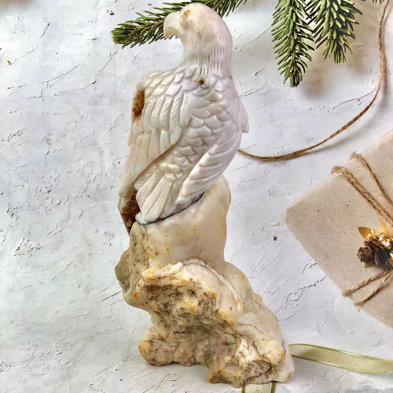 Wholesale High Quality Natural Healing Decorative Crystal Skulls White agate /jade Skulls With Eagle