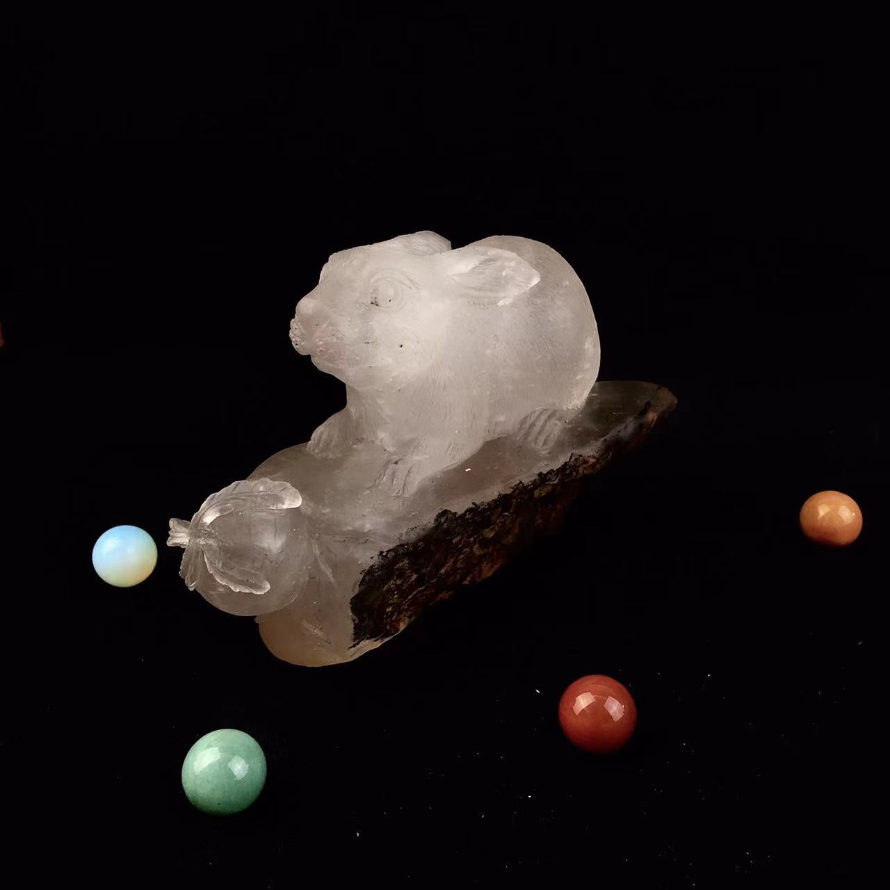 Wholesale natural crystal carving pieces clear quartz white rabbit bunnies hand-carved for home decoration
