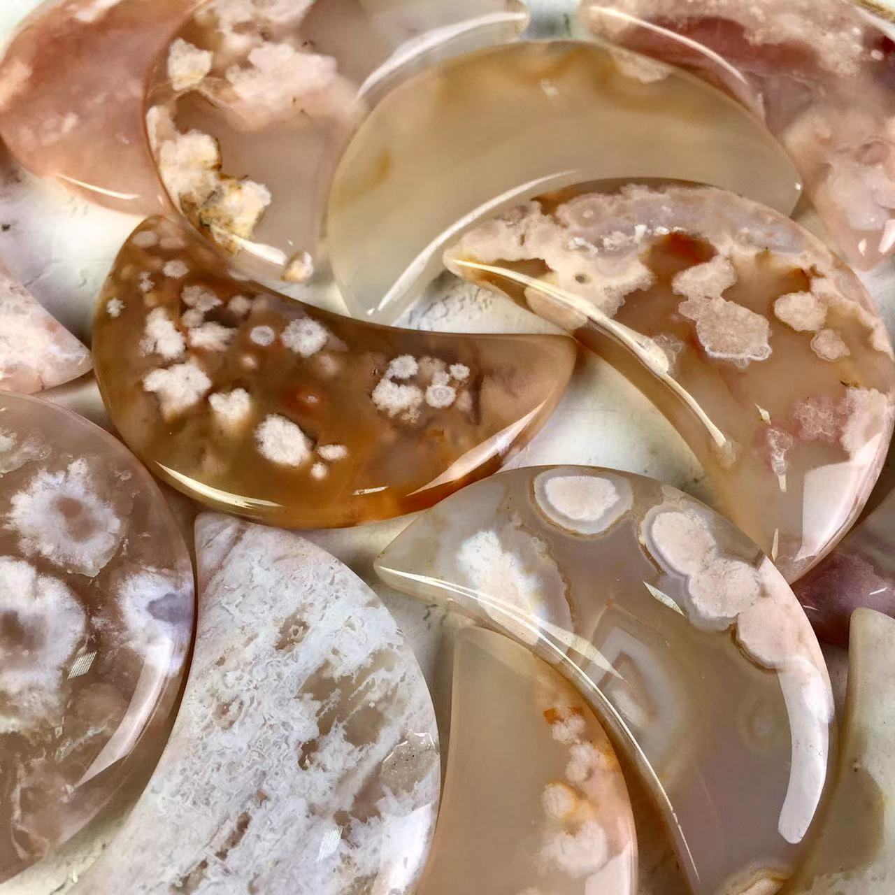 Wholesale Natural  Sakura Agate moon For Decoration