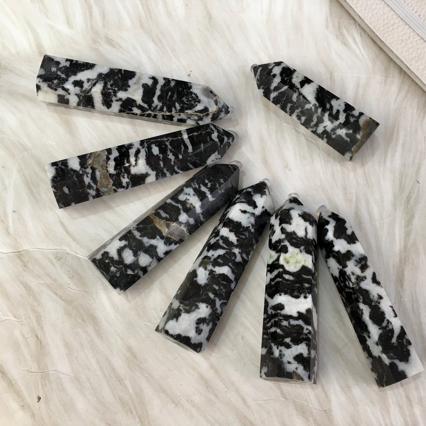 Wholesale Natural Black Zebra Quartz  Crystal Tower For Decoration 1kg
