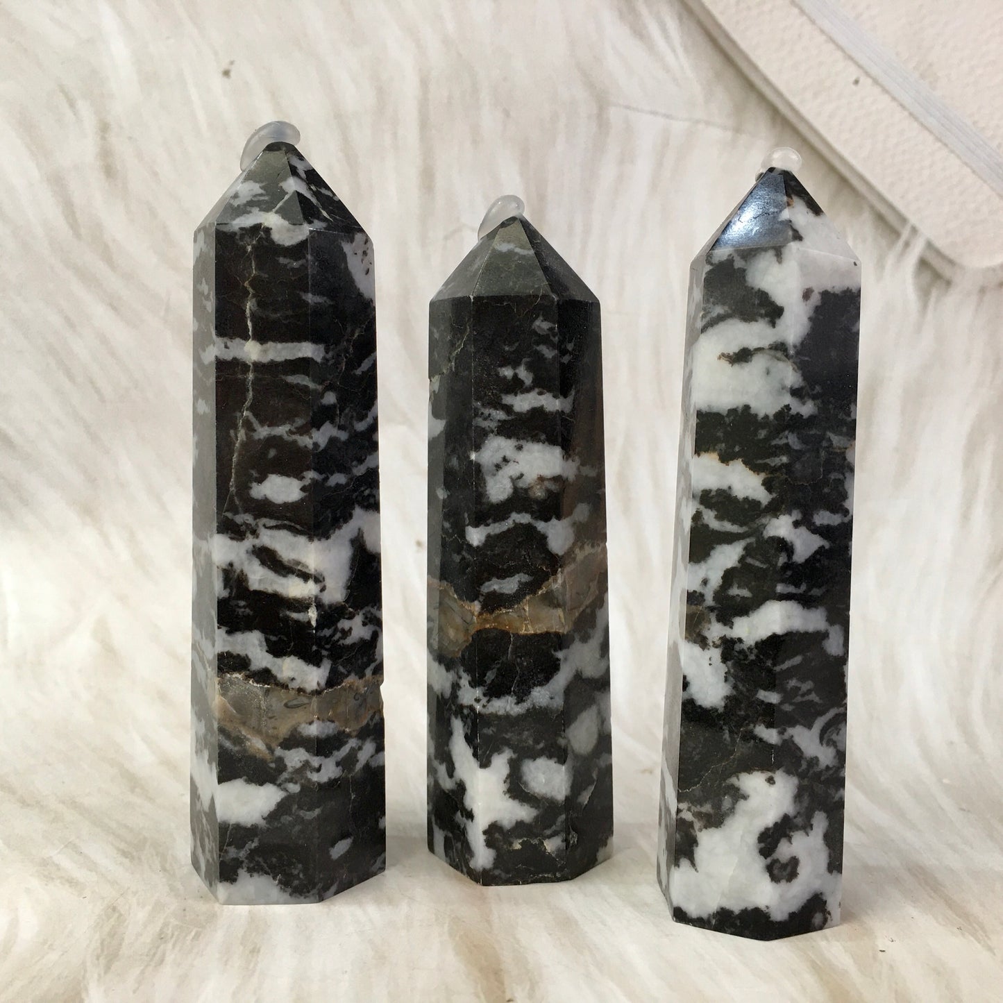 Wholesale Natural Black Zebra Quartz  Crystal Tower For Decoration 1kg