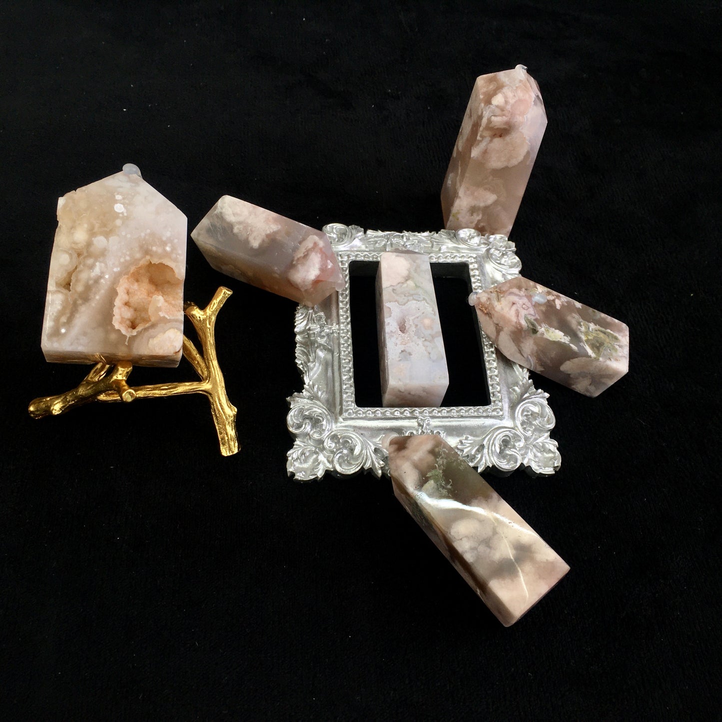 Wholesale Natural Quartz Crystal Sakura Agate  Tower for decoraiotion 1kg