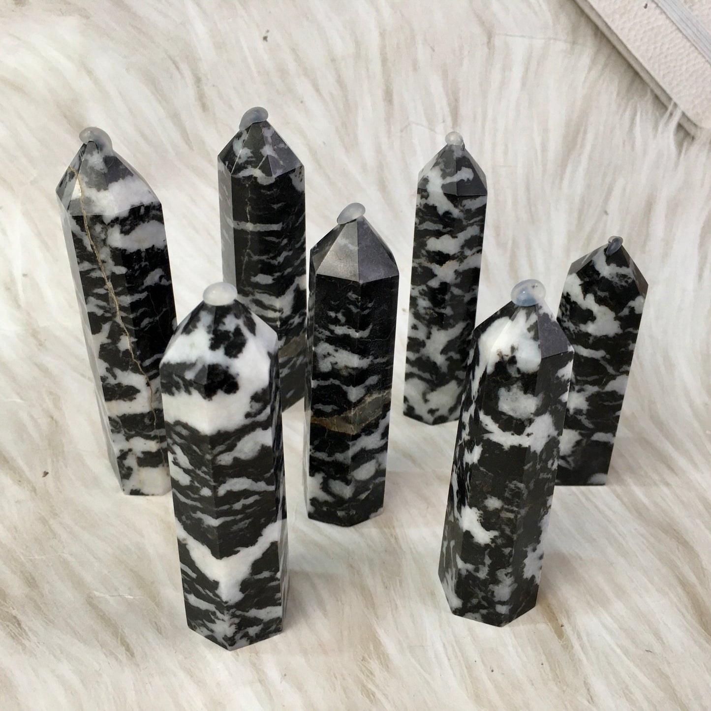 Wholesale Natural Black Zebra Quartz  Crystal Tower For Decoration 1kg