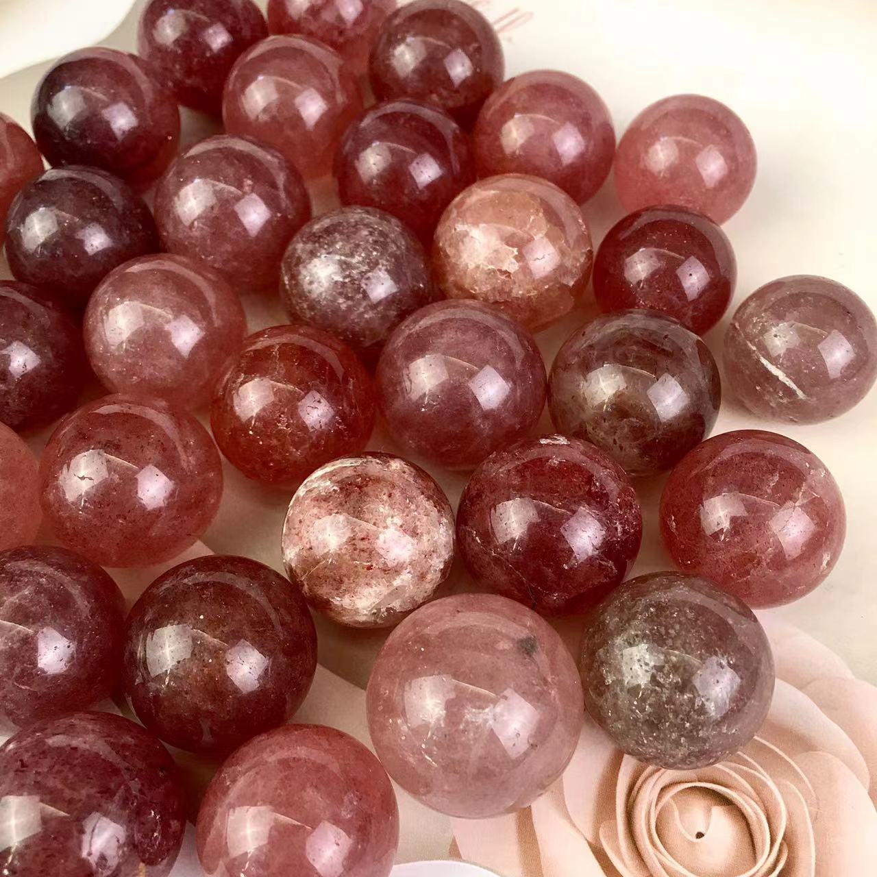 High quality wholesale  Natural Crystal Strawberry beads For Decoration