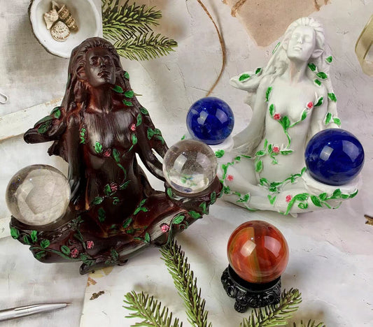 Wholesale high quality Mother Earth carving resin crystal ball display base sphere stand