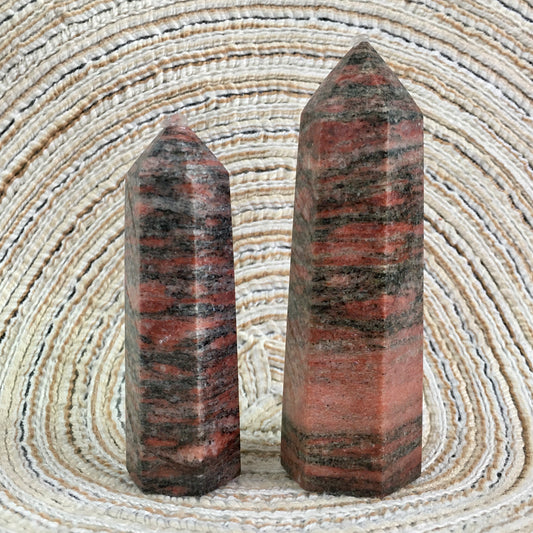 Wholesale high quality reiki natural crystal Red seasame tower for decoraiotion 1kg