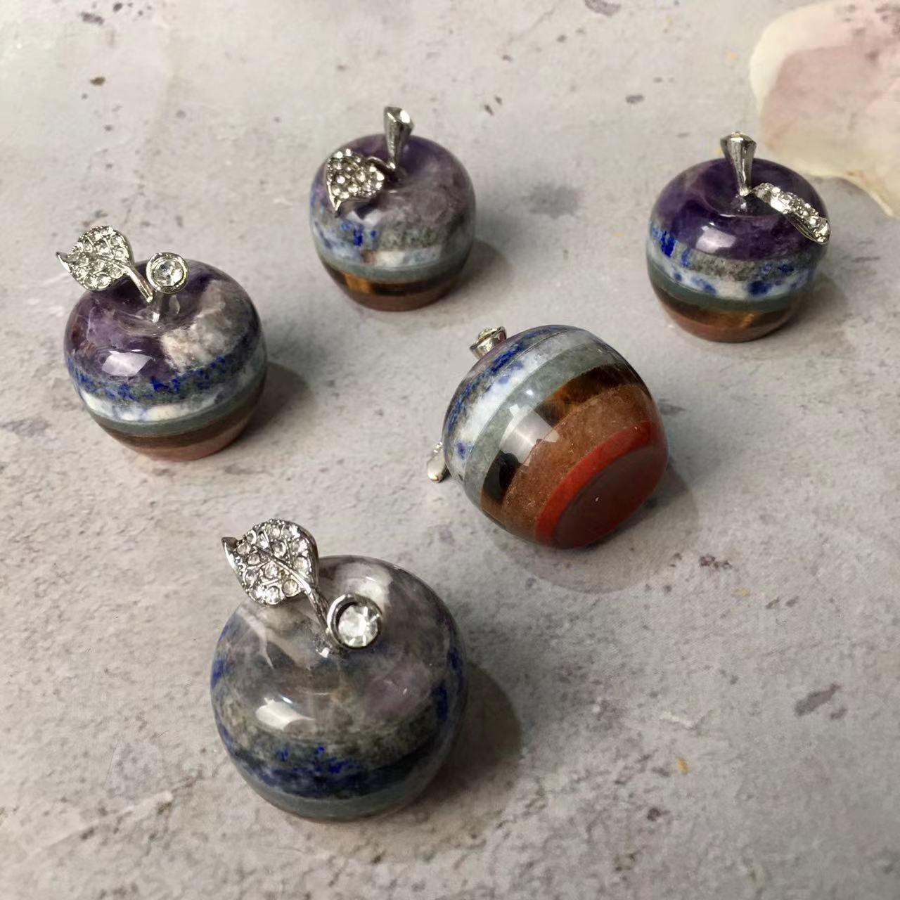 Wholesale Natural Crystal Healing Chakra Apple  Crystal Stones 7 Chakra Apple For Gift