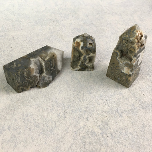 Wholesale natural Pyrite agate tower for decoraiotion 1kg