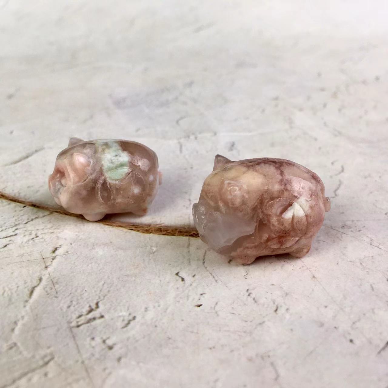 Newly Designed Beautiful Gift Natural Quartz Crystal Sakura Agate Pig for Decoration
